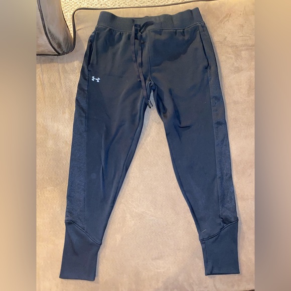 Women’s XS Black Under Armour joggers - Picture 2 of 5